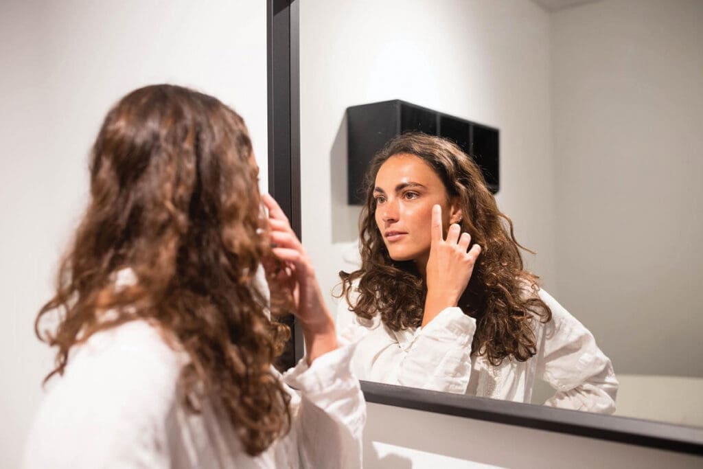 Blush Beauty Lounge Check Mirror