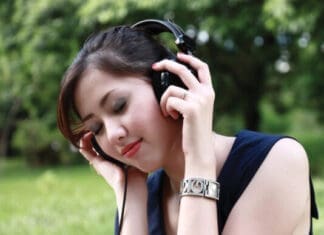 Headphone Girl 2 534x462