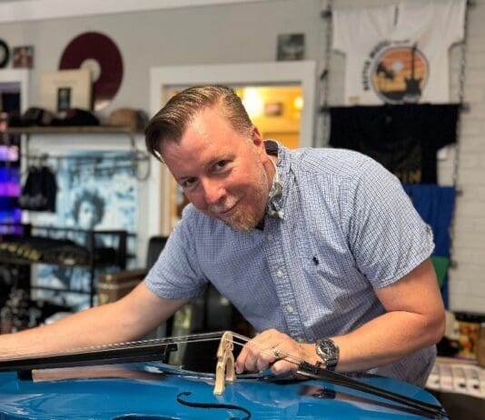 Austins Music Tuning Guitar 8977