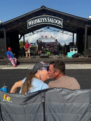 Whiskeys Saloon 2534