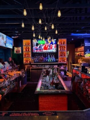 Whiskeys Saloon 2541