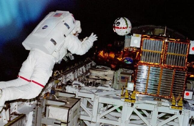 Astronaut Winston Scott Sts087 369 032~medium